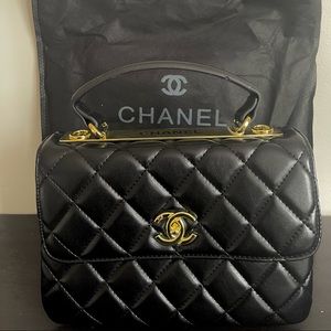 Chanel handbag with gold chain strap make an offer ‼️😁